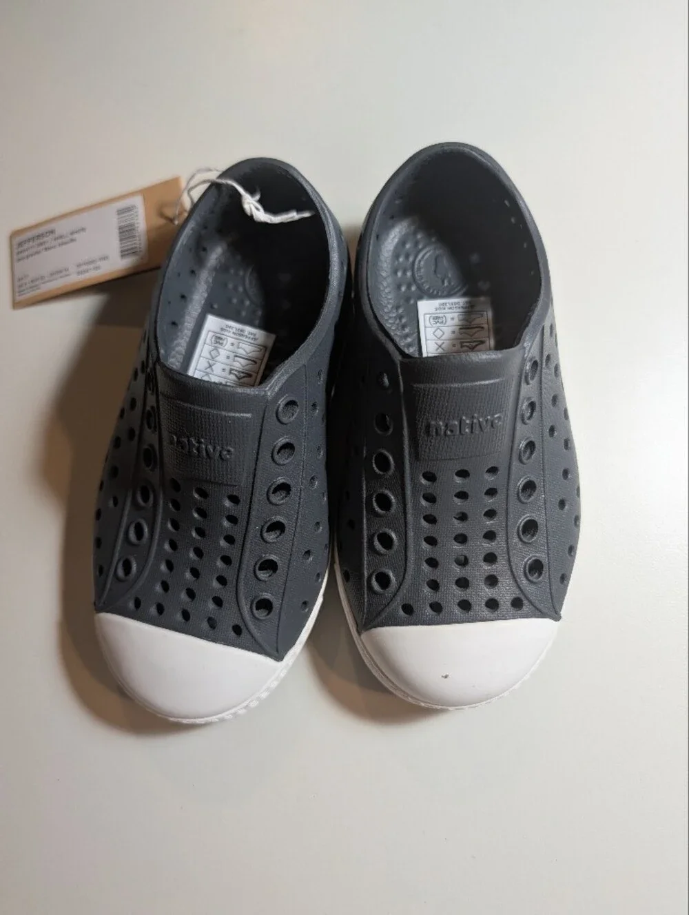 Native Kids Water Shoes in Gravity Grey with White Toe Caps Child 7 NWT